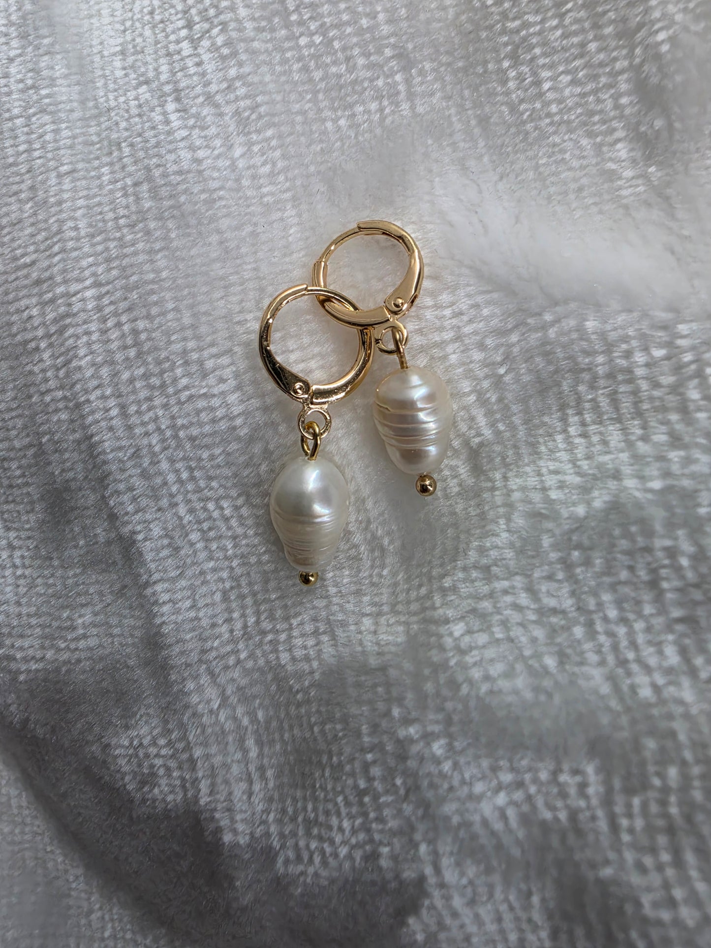 Freshwater pearl mini hoops earrings